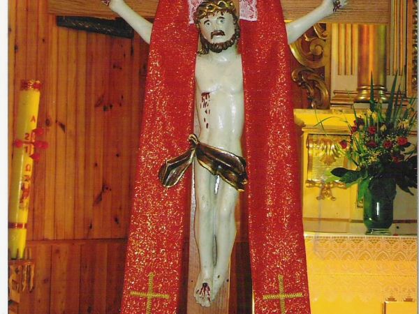 ... z wyposażenia - z wystroju wnętrza kościoła.