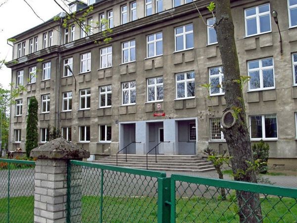 Ulica Wicka Rogali - szkoła