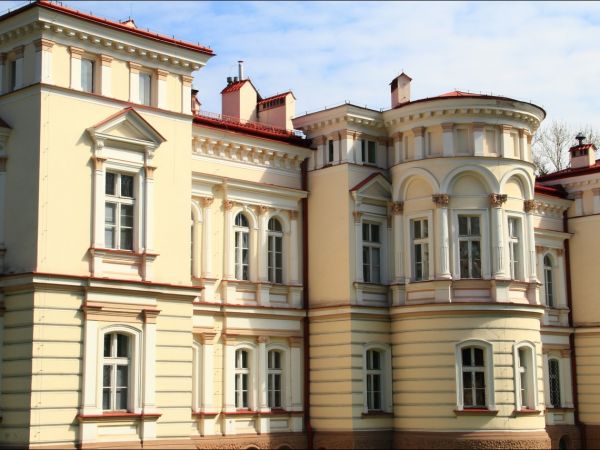 Pałac Lubomirskich w Przemyślu - Bakończycach .  Wybudowany w latach 1885–1887 przez księcia Hieronima Adama Lubomirskiego, według projektu Maksymiliana Nitscha