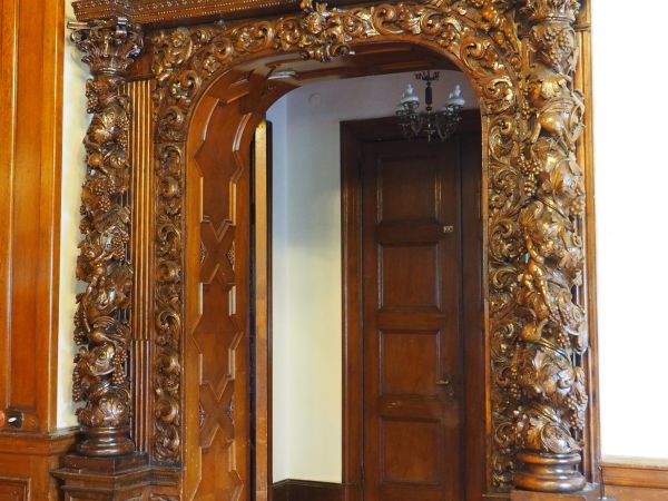 no i ? - zachwyca ! - ale tu wszystko jest dziełem mistrzów tamtych czasów,  pewnie też nie było przetargów : kto taniej zlecenie wykona...