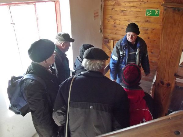 młynarz - powinno się pisać z dużej litery ! - pan Ryszard Frontczak przyjął nas i opowiada o budowie młyna, wykorzystywanych tu maszynach i narzędziach - przy