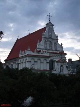 Kosciol Karmelitow Bosych pw. Sw. Jozefa.  Został wystawiony w latach 1635 - 1644 w stylu renesansu lubelskiego. Jest jednonawowy, prezbiterium jest węższe od n