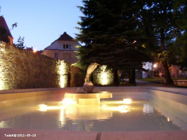 ... stała się atrakcją dla polujących obiektywem, szczególnie w światłach wieczoru