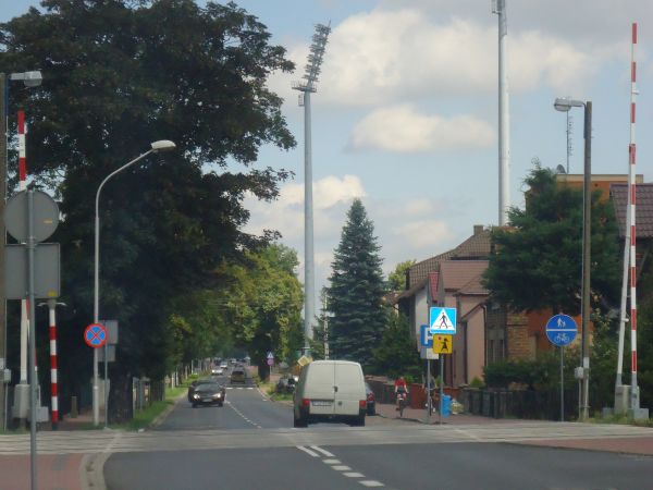 ul. Powstańców Chocieszyńskich - widok w kierunku stadionu