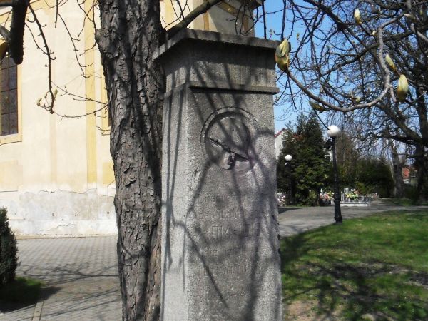 Obelisk pamięci mieszkańców poległych w I /pierwszej/ wojnie światowej