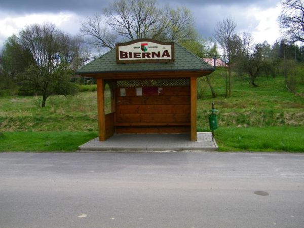 poczekalnia na dawniej autobus dziś różnie a tak po prawdzie przystanek autobusowy mi się podoba po drodze było ich kilka