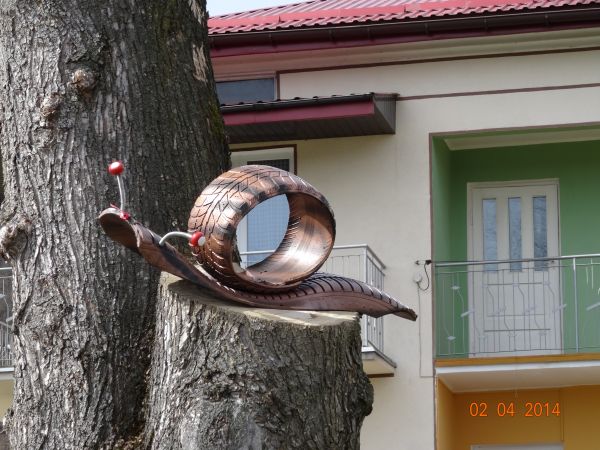 toż to ślimak pod ochroną, z urody jakby zaskrońca krewniak a może padalca /miedzianki/?