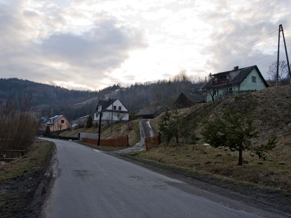 Milik - domy przy drodze