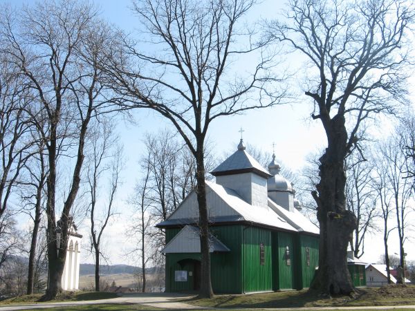 W 1440r. istniała tu już parafia prawosławna. Zachowana do dzisiaj cerkiew została wzniesiona w 1872r. Greckokatolicka, parafialna, pw. św. Szymona Słupnika. Od