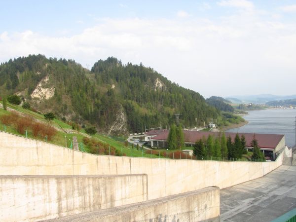 Tama między jeziorami przy Zamku Niedzica