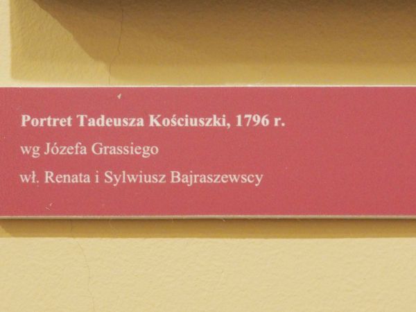 do podpisu pod portretem Kościuszki - pośród ekspozycji prezentowanej w oficynie dworskiej.