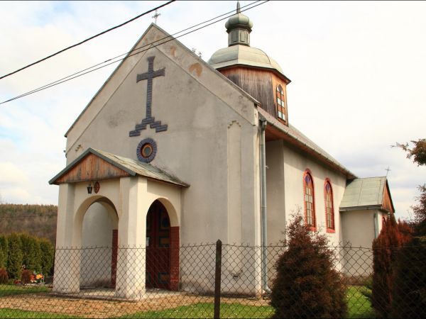 Murowana filialna cerkiew greckokatolicka p.w. św. Michała Archanioła w Mielnowie. Zbudowana w latach 1898–1908. Po wojnie cerkiew użytkowana jest przez kościół