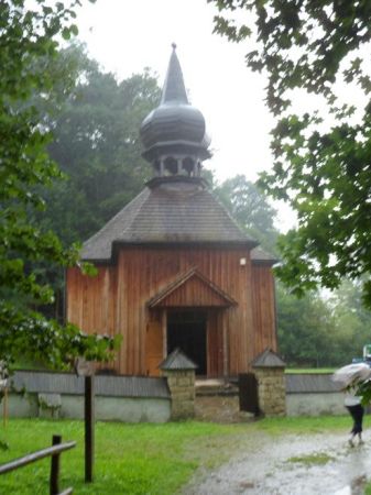 kościół protestancki w sektorze skansenu dotyczącego kolonii osadnictwa józefińskiego.