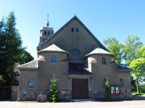 Kościół w Piecach na Pomorzu