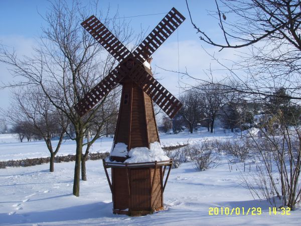 Wiatrak ogrodowy w Zrebcach  foto. Seweryn