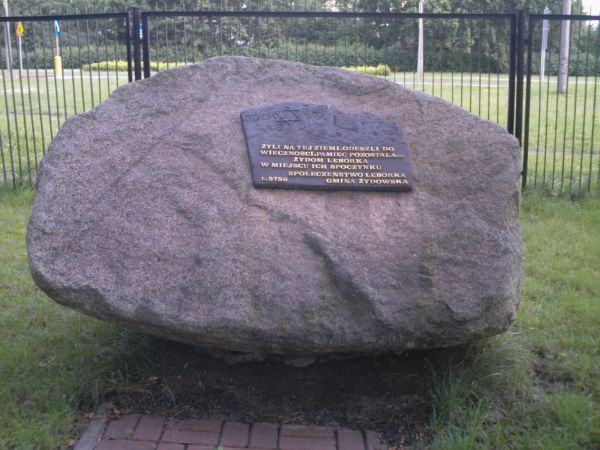 Obelisk, w miejscu dawnego Cmentarza Żydowskiego.
