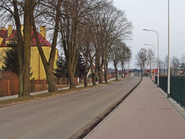 Zmodernizowana ulica Mickiewicza oraz chodnik przy stadionie