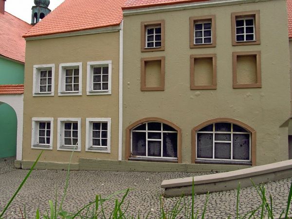 KOWARY - Park Miniatur Zabytków Dolnego Śląska - Starówka lubomierska zaliczana jest do architektonicznej perły Dolnego Śląska. Swoją nazwę zawdzięcza przybyłem