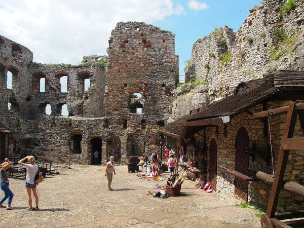 Na dziedzińcu zamku