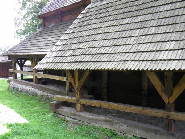 Cerkiew p.w. św. Paraskewy w Radrużu  ,  drewniana , wybudowana przez zawodowych cieśli w XVI wieku , przetrwała do naszych czasów w stanie bardzo dobrym. Na zd