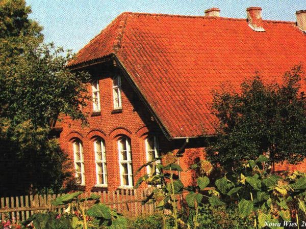 Budynek byłej szkoły.