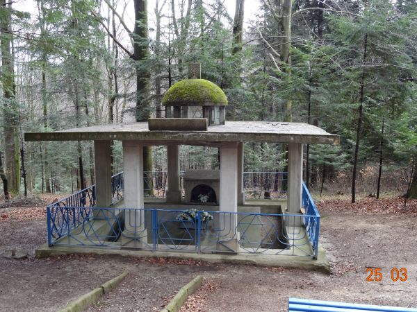 Mauzoleum pomordowanych Żydów.