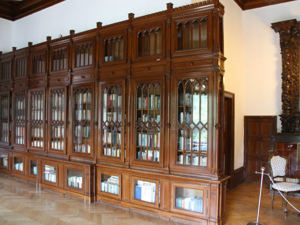 zamkowe wnętrza - tu zrekonstruowana biblioteka, bo były czasy że ognisko wysoko płonęło. Przy temacie : polecam obejrzenie biblioteki w Zespole Klasztornym w m