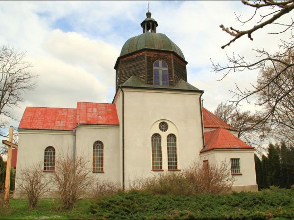 Cerkiew pw. św. Michała Archanioła w Chołowicach . Zbudowana w 1897 r. W 1941 r. spalona. W latach 1993-96 odbudowana.  Obecnie Kościół Pojednania pw. Ducha Świ