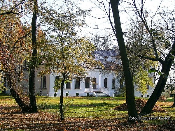Kraczewice. Pałac wybudowany w latach 1912 - 1914 przez niemiecką rodzinę Gerliczów. Foto. Krzysztof Goleń