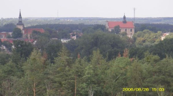 Osieczna - z wieży Jagoda widać oba kościoły