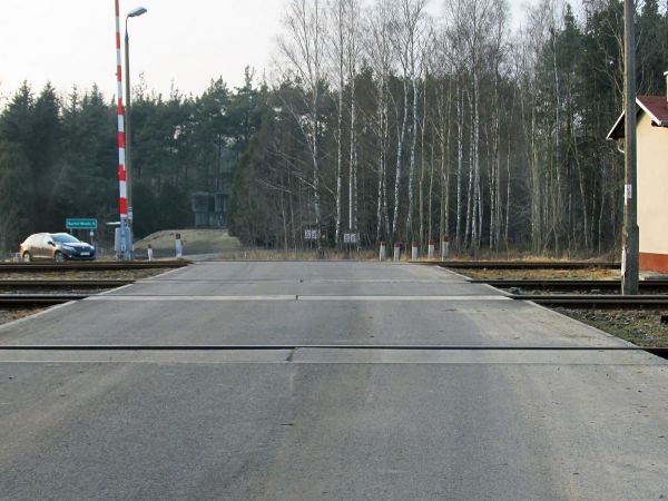 Ulica Dworcowa z asfaltową nawierzchnią