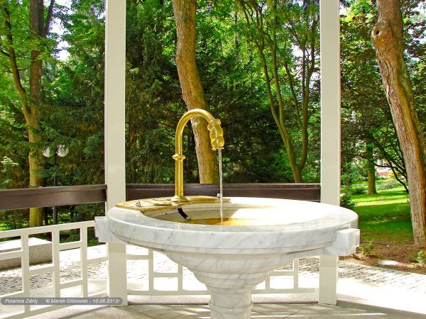 Polanica-Zdrój, Źródełko w Parku, Parkowa róg  ul. Dr Matuszewskiego i Zdrojowej