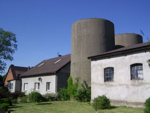 Wjazd od strony Sypniewa.