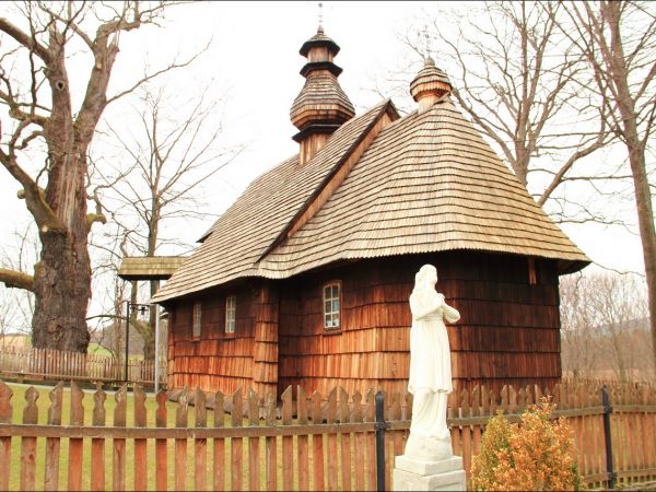 Drewniana cerkiew greckokatolicka p.w. Narodzenia NMP w Łodzinie. Zbudowana w 1743 roku. Obecnie filialny kościół rzymskokatolicki .