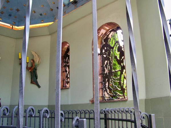 Kapliczka przy cudownym źródełku.