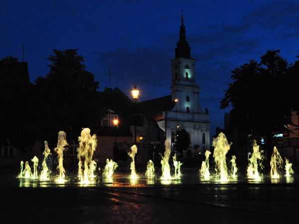 Wolsztyn, Rynek - fontanna i ul. Kościelna - Fara.