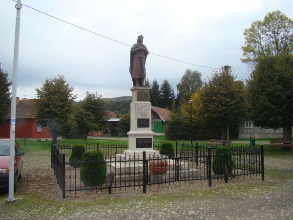 Na pamiątkę zwycięstwa pod Grunwaldem Władysław Jagiełło kościół ufundował, murowany, a dla uczczenia króla na rynku w 1910 roku postawiono Mu pomnik, w 1942r.