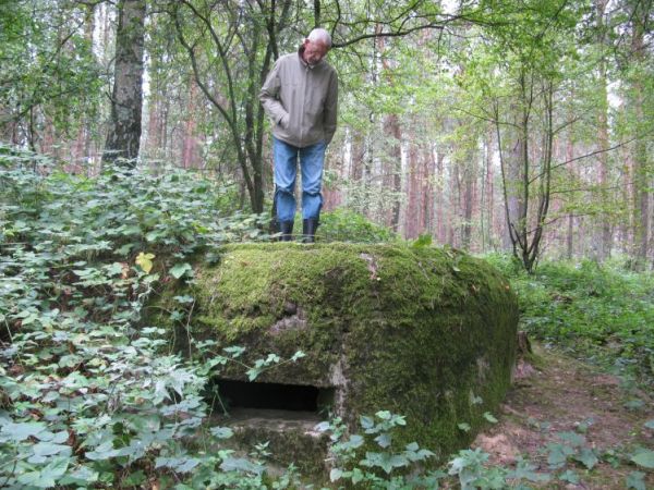 Schron nr 3. Obserwacyjno - bojowy. Armii "Poznań" z 1939r. PUNKT OPORU DOBIESZEW(K)O podczas inspekcji...