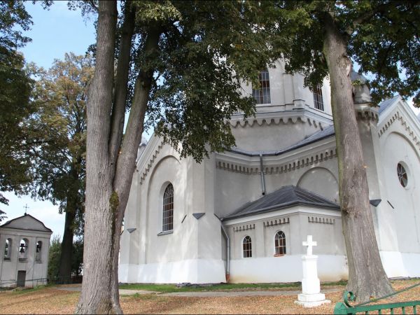 Cerkiew św. Michała Archanioła w Ryszkowej Woli , murowana parafialna cerkiew greckokatolicka . Zbudowana w 1896 r. Po wojnie cerkiew została przejęta przez koś