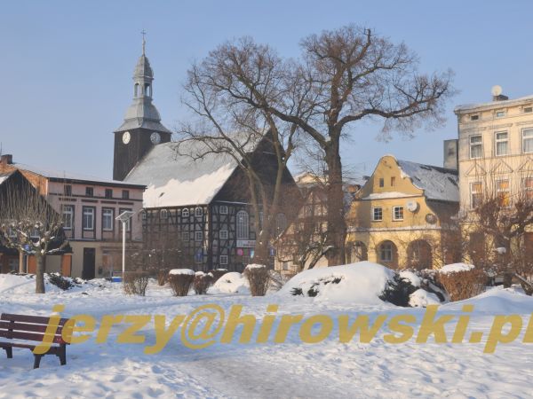 Rakoniewice. Rynek - Szachulcowy Kościół po ewangelicki z1662 roku, obecnie Muzeum Pożarnictwa.