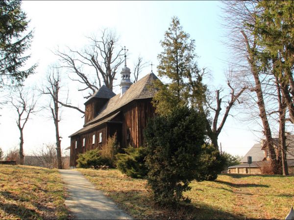 Drewniany, nieużytkowany kościół pw. św. Andrzeja Boboli w Krzeczowicach - (zbudowany ok. 1770 r.), dawna cerkiew parafialna pw. św. Mikołaja .