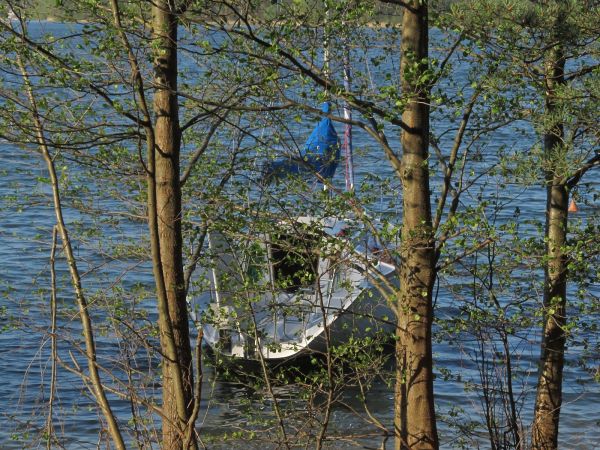 Na brzegu jeziora Wdzydze przy OW Czarnowodzianka