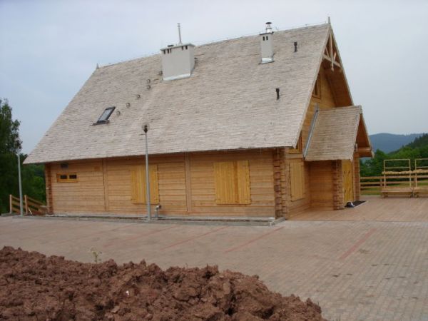 Łomnicka chata(stacja wyciągu narciarskiego)Rzut beretem od Głuszycy