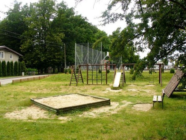 Plac zabaw i boisko