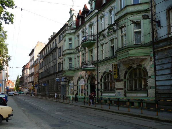 W pierwszym budynku po prawej przed wojną był hotel.