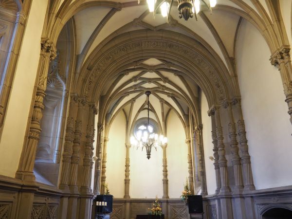 komnata zamkowa, zachwyca kunszt i staranność wykonania renowacyjnych robót.