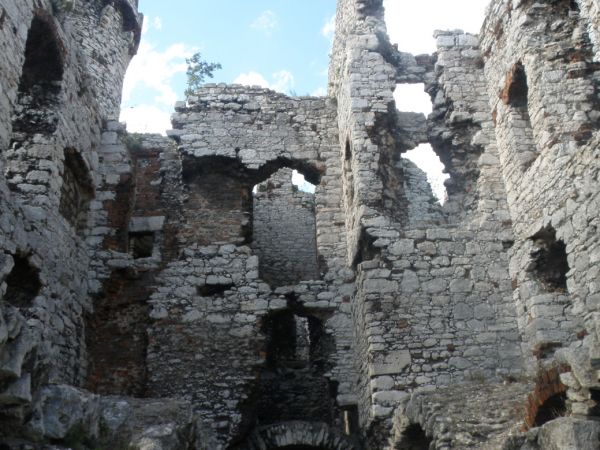 Zamek OGRODZIENIEC **** http://www.zamek-ogrodzieniec.pl/ **** http://zamki.net.pl/zamki/podzamcze/podzamcze.php **** Zamek Ogrodzieniec znajduje się w Podzamcz