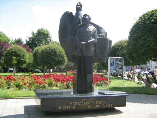 Józefowi Pilsudskiemu Naród