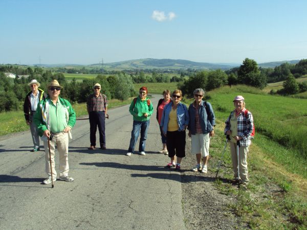 tam - hen za nami - w dolinie: Bukowsko - siedziba gminy, tak urokliwej, my to już nie wiemy, kiedy tam bywać - bo zawsze pięknie a inne tereny też na "odkrywcó