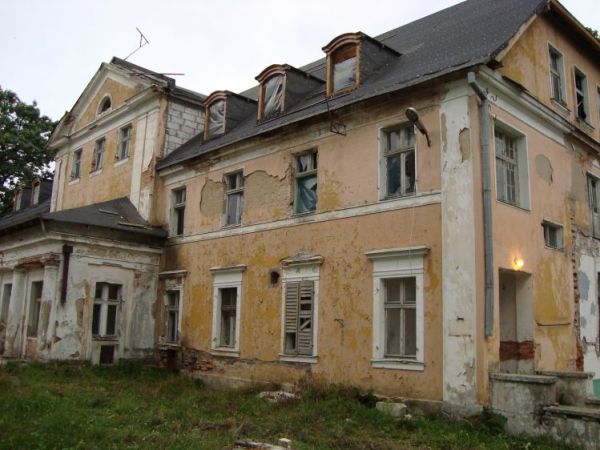 Piekny i (niestety) zaniedbany PALACYK w Tymawie.